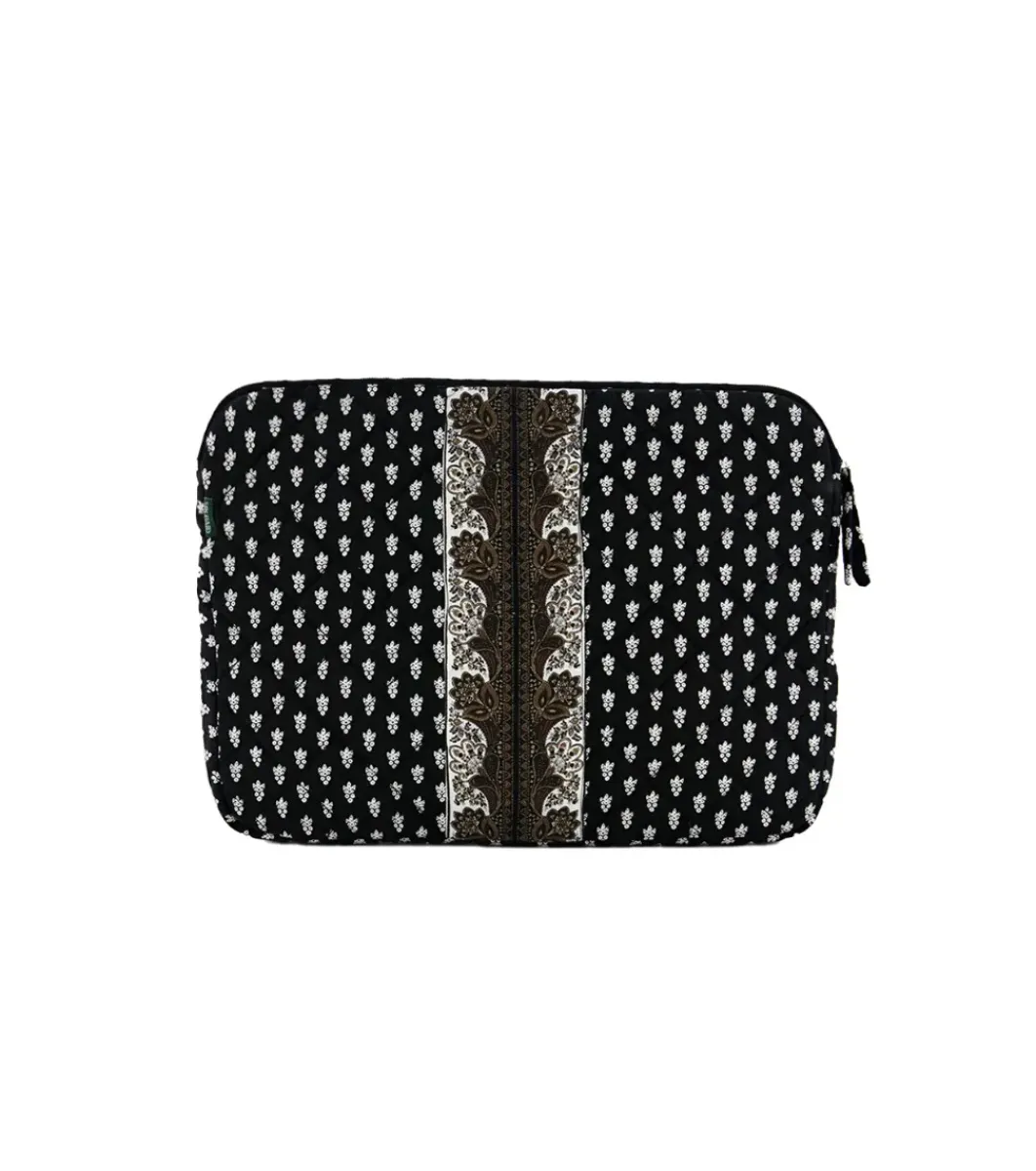 Souleiado Ligne De Voyage | Pochette AÏPADOU La Mouche blanc fond noir